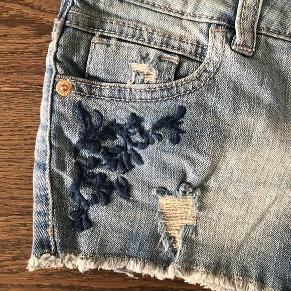 Mossimo Low Rise Embroidered Denim Fringe Frayed Hem Jean Shorts - Picture 4 of 5
